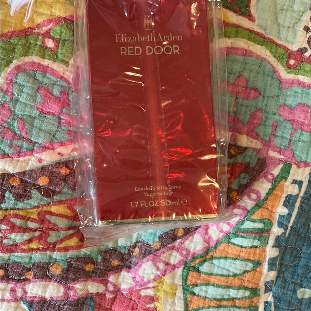 Elizabeth Arden Red Vibrant Textile Accent